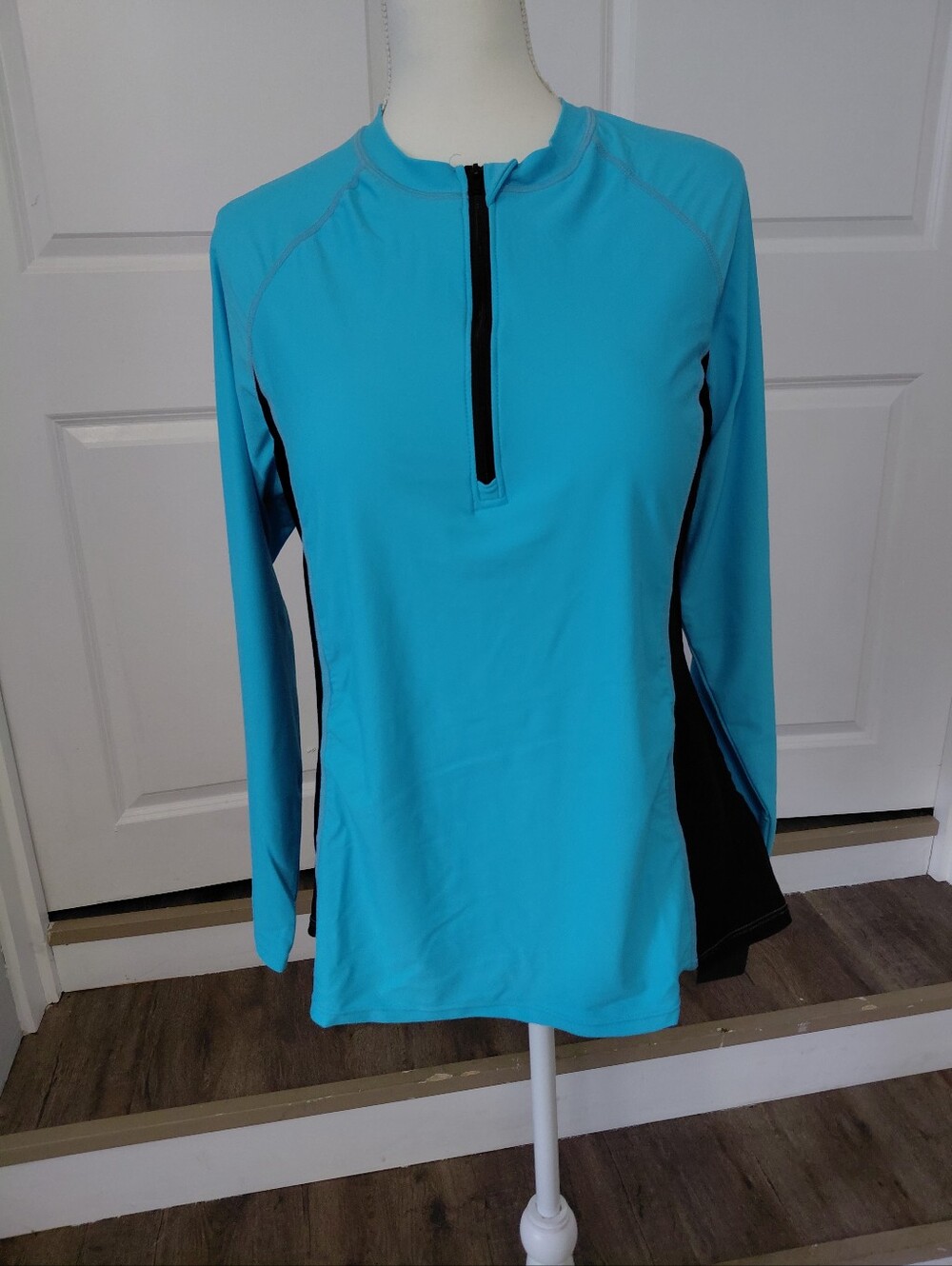 Women’s DACI Long Sleeve Zip-Front Active Top  Turquoise/Black NWT